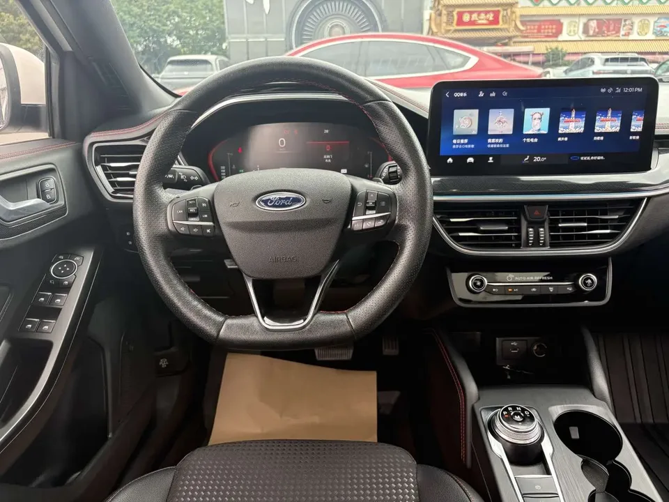 Ford Focus Focus 2021 hatchback EcoBoost 180 automatic ST Line 2022 — миниатюра 5