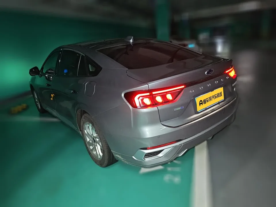 Ford Mondeo facelift EcoBoost 245 Fashion Edition 2023 — миниатюра 4