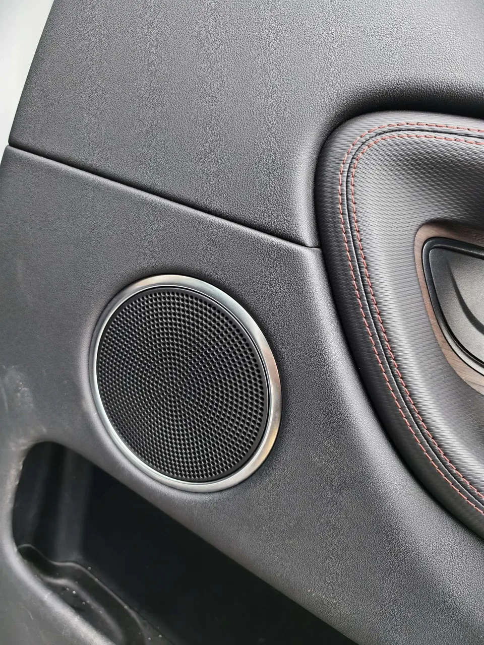 Land Rover Discover Sports Discovery Sport 2022 249PS R-Dynamic S Performance Edition 5 Seaters 2022 — миниатюра 3