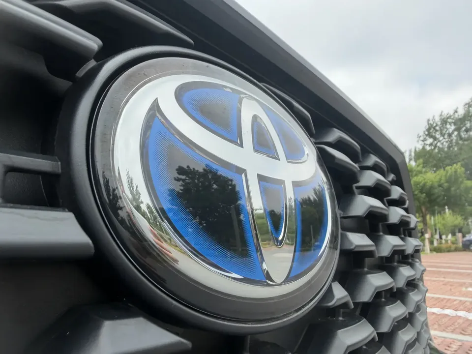 Toyota CorollaCross 2.0L Intelligent Electric Hybrid Dual Engine Elite Edition 2024 — миниатюра 3