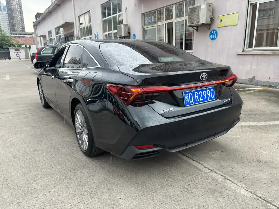 Toyota Avalon Intelligent Electric Hybrid 2.0L E-CVT Luxury Edition 2024 — миниатюра 2