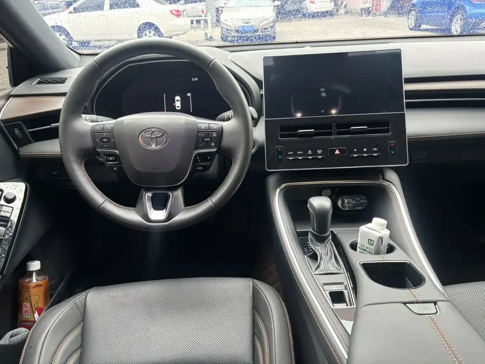 Toyota Avalon Intelligent Electric Hybrid 2.0L E-CVT Luxury Edition 2024 — миниатюра 4