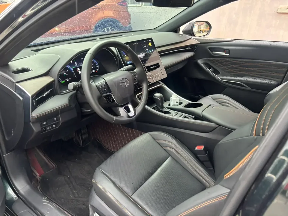 Toyota Avalon Intelligent Electric Hybrid 2.0L E-CVT Luxury Edition 2024 — миниатюра 5
