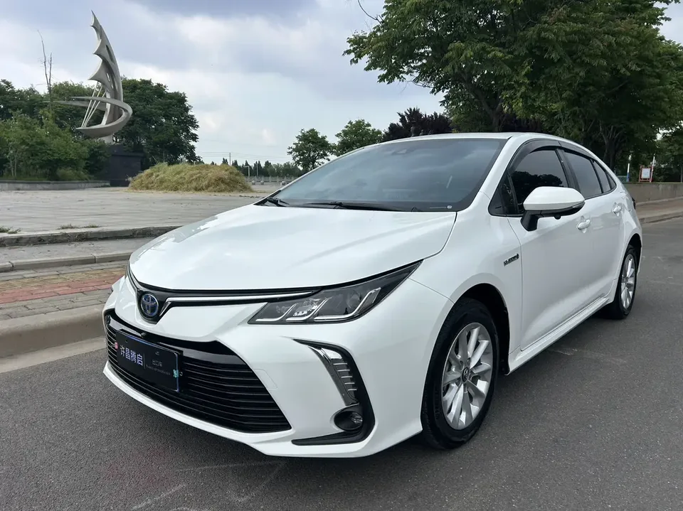 Toyota Corolla Corolla 2021 2021 Corolla Hybrid 1.8L E-CVT Elite Edition 2022 — photo 1, buy with delivery to Moscow