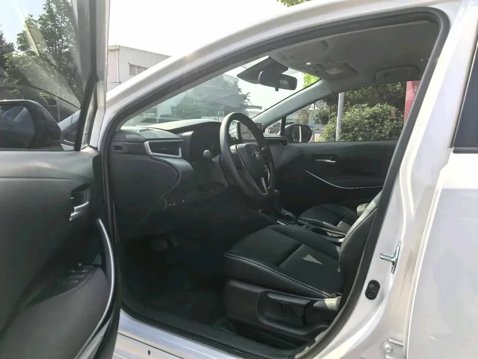 Toyota Corolla Intelligent Electric Hybrid Dual Engine 1.8L E-CVT Pioneer Edition 2023 — миниатюра 3