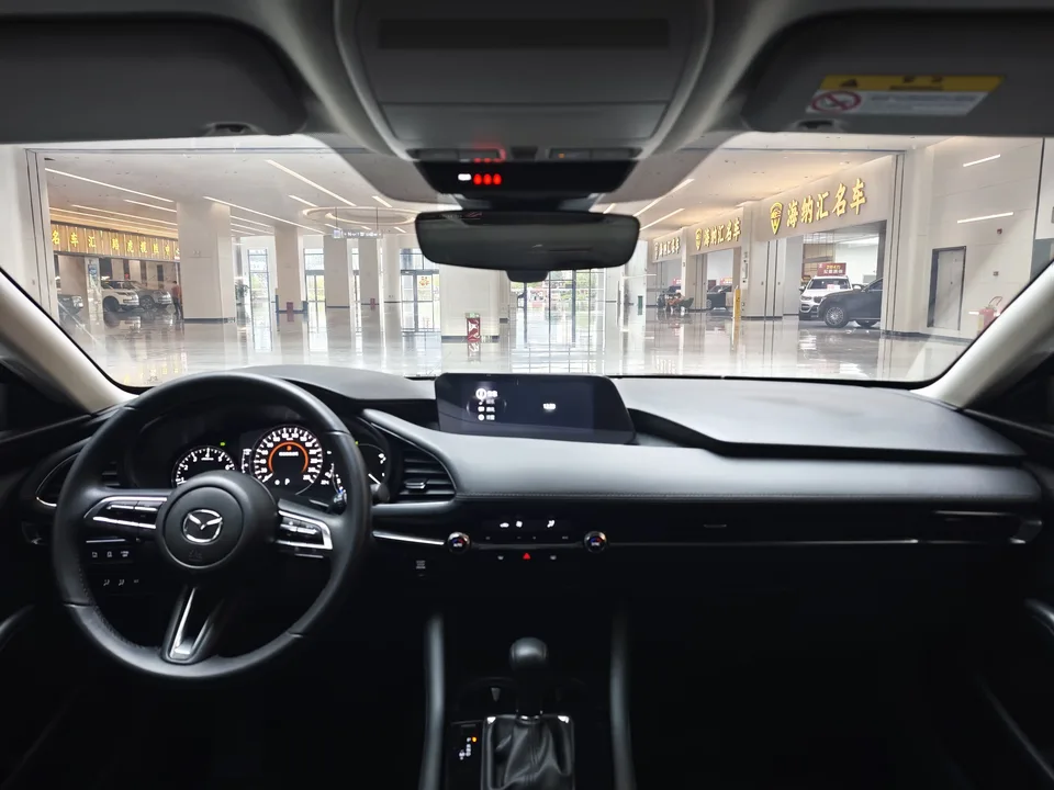 Mazda Axela 2.0L automatic quality version 2022 — миниатюра 3