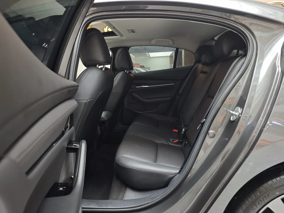 Mazda Axela 2.0L automatic quality version 2022 — миниатюра 4