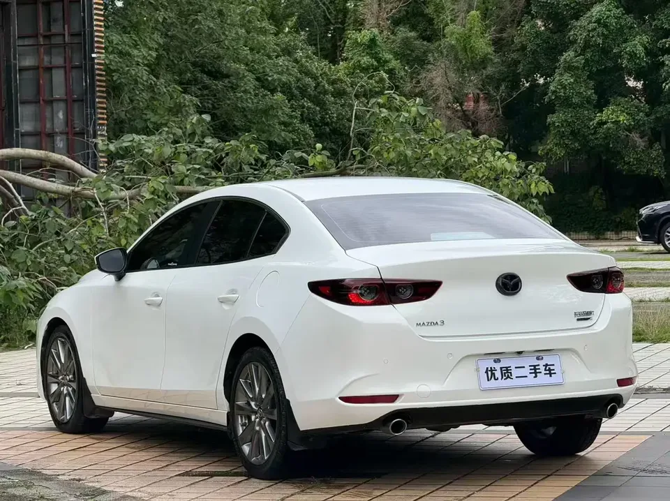 Mazda Axela 2.0L Automatic Elegant Edition 2023 — миниатюра 4