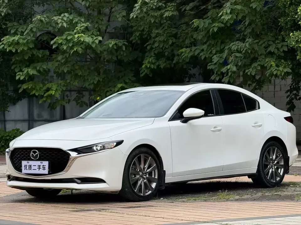 Mazda Axela 2.0L Automatic Elegant Edition 2023 — фото 1, купить с доставкой в Москву