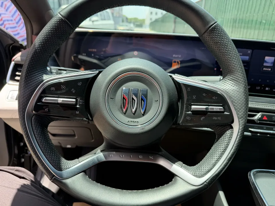 Buick LaCrosse 28T Automatic Premium Edition 2023 — миниатюра 4