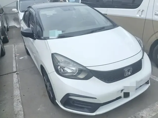 Honda FIT 1.5L CVT Trendy Sunroof Edition 2023 — миниатюра 3
