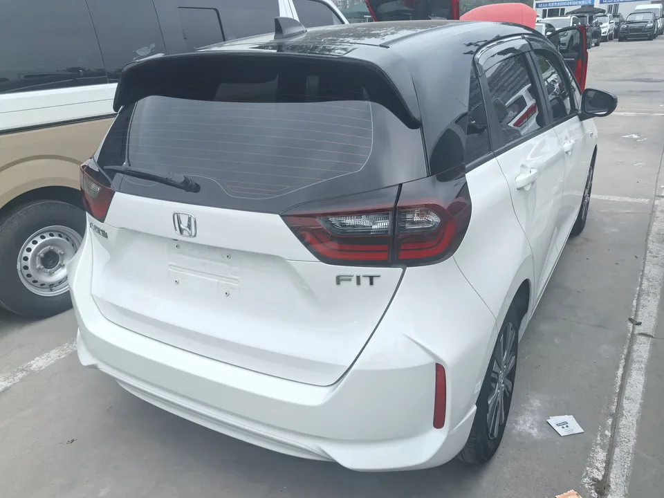 Honda FIT 1.5L CVT Trendy Sunroof Edition 2023 — миниатюра 5