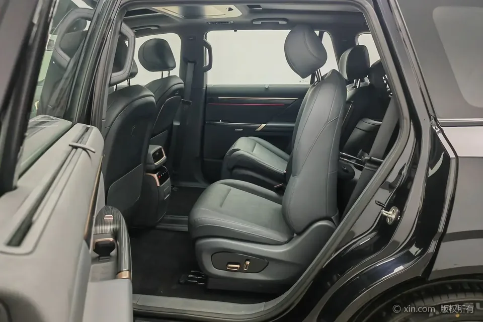Dongfeng Yipai 008 210Max Extended Range 6-seater 2024 — миниатюра 4
