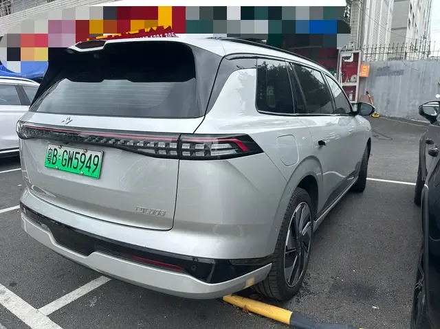 Dongfeng Yipai 008 210Ultra Smart Driving Edition 5 Seaters 2025 — миниатюра 2
