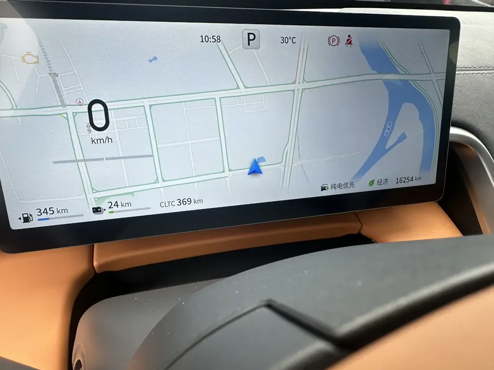 Dongfeng Yipai 008 210Ultra Smart Driving Edition 5 Seaters 2025 — миниатюра 3