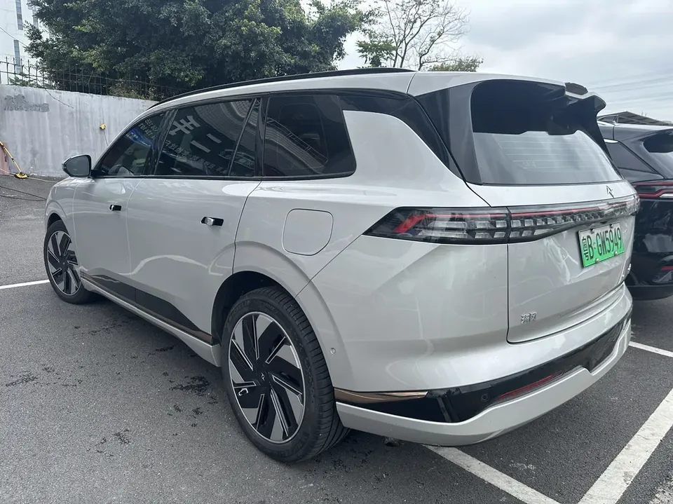 Dongfeng Yipai 008 210Ultra Smart Driving Edition 5 Seaters 2025 — миниатюра 4