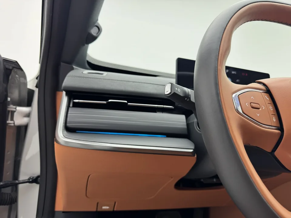 Dongfeng YiPai 007 Yipai 007 2025 pure electric 565 four-wheel drive Max pilot version 2025 — thumbnail 3