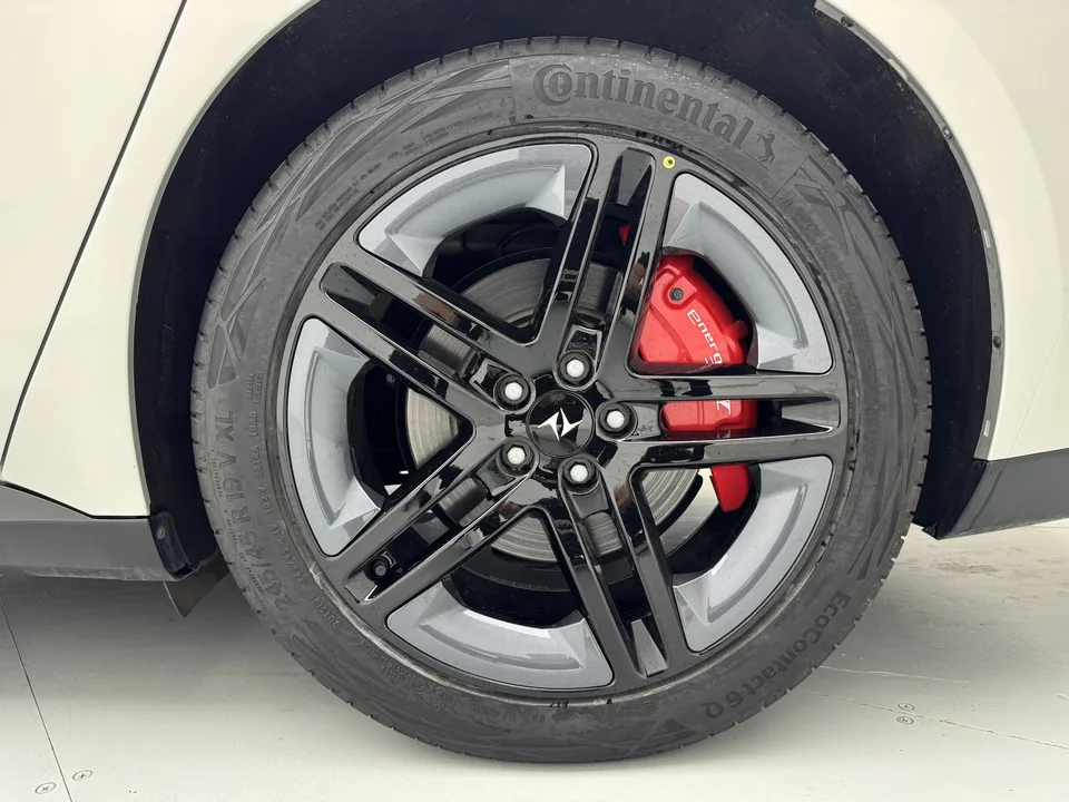 Dongfeng YiPai 007 Yipai 007 2025 pure electric 565 four-wheel drive Max pilot version 2025 — photo 1, buy with delivery to Moscow