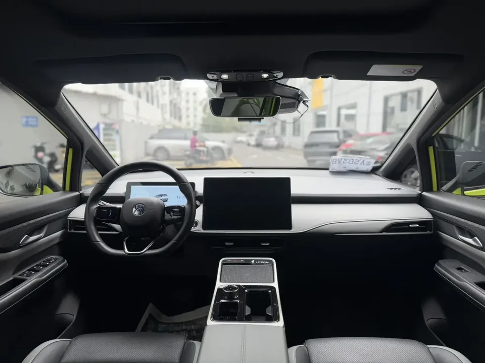 HYCAN Hechuang Z03 Hechuang Z03 2022 510 Trendy Edition 63.98kWh 2022 — миниатюра 2