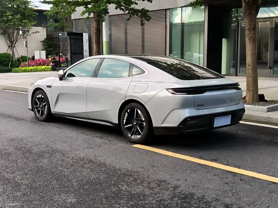 Geely Galaxy E8 550km PRO 2024 — миниатюра 2