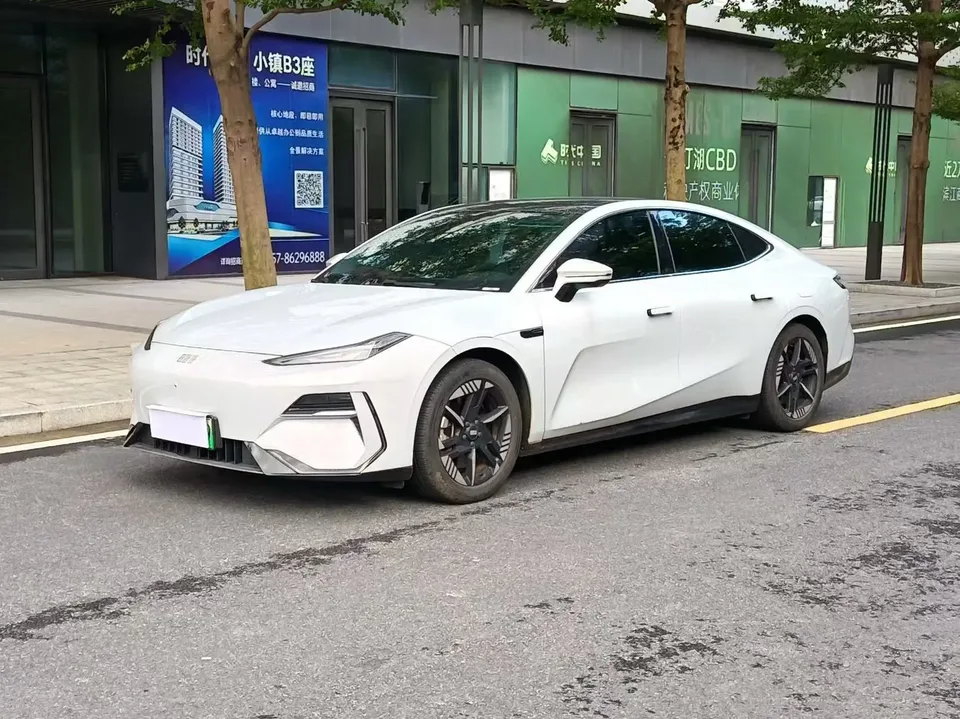 Geely Galaxy E8 2024
