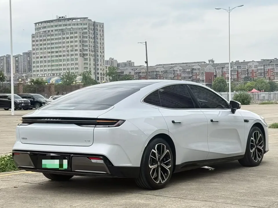 Geely Galaxy E8 700km Long-distance Intelligent Driving Edition 2025 — миниатюра 2