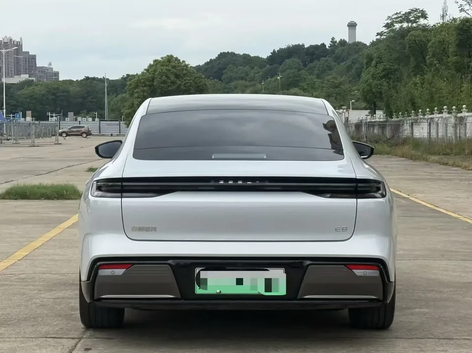Geely Galaxy E8 700km Long-distance Intelligent Driving Edition 2025 — миниатюра 4