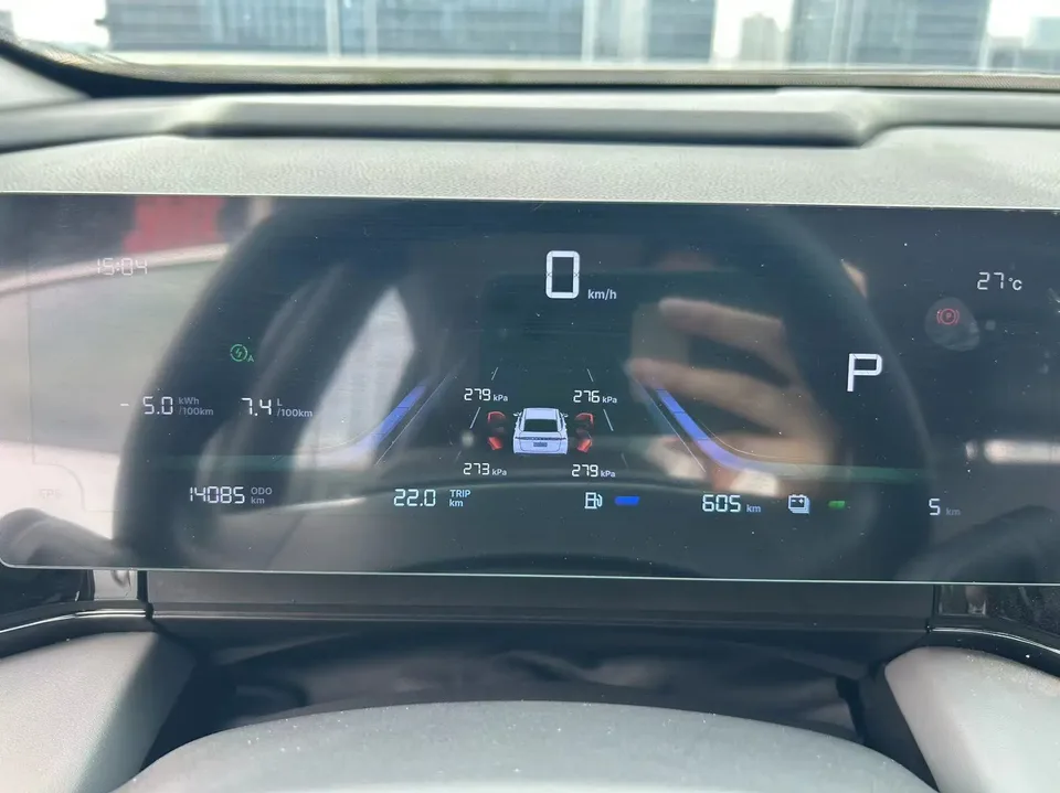 Geely Galaxy L6 1.5 EM-i DHT 140KM Long-distance Edition 2025 — миниатюра 3