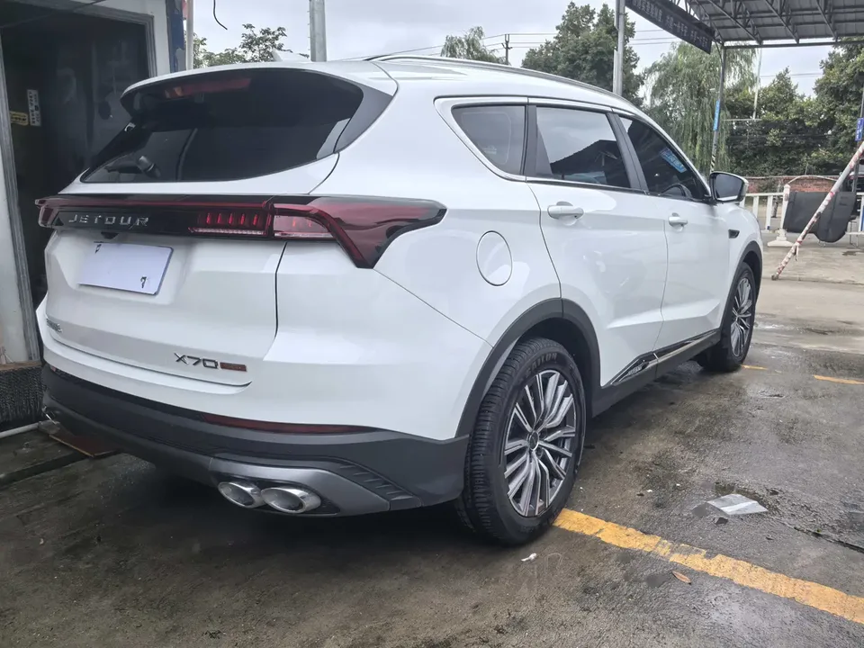 Jetour Jietu X70 PLUS Jietu X70 PLUS 2025 Champion Edition 1.5T DCT Champion PRO 7 Seaters 2025 — thumbnail 2