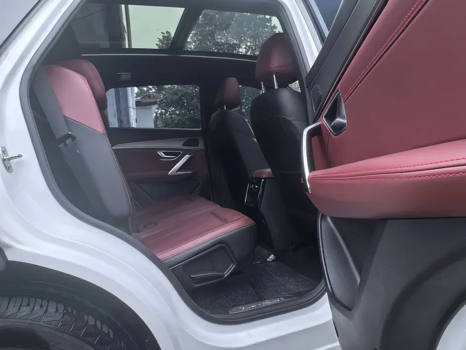 Jetour Jietu X70 PLUS Jietu X70 PLUS 2025 Champion Edition 1.5T DCT Champion PRO 7 Seaters 2025 — thumbnail 3