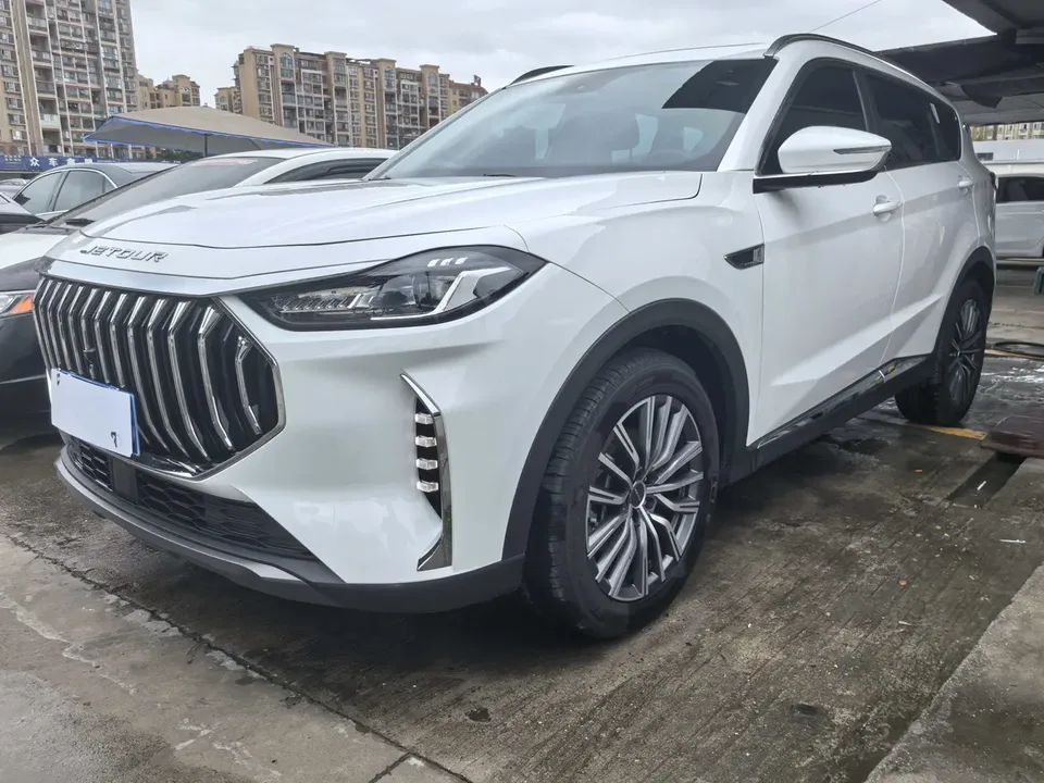 Jetour Jietu X70 PLUS Jietu X70 PLUS 2025 Champion Edition 1.5T DCT Champion PRO 7 Seaters 2025 — photo 1, buy with delivery to Moscow