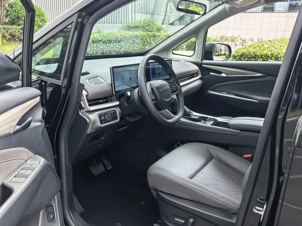 Datong Maxus G50 PHEV Pilot Edition 2025 — миниатюра 3
