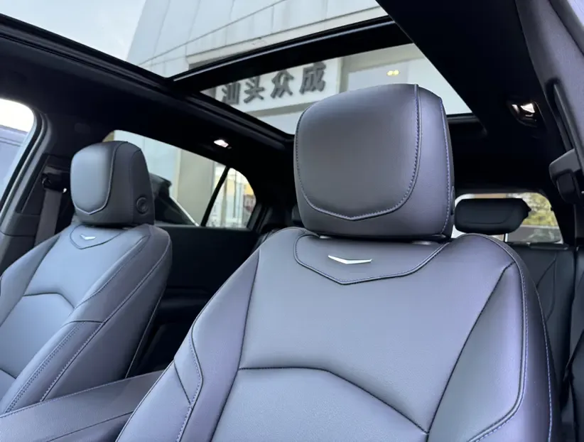 Cadillac XT4 Cadillac XT4 2024 28T 4WD Luxury 2023 — thumbnail 5