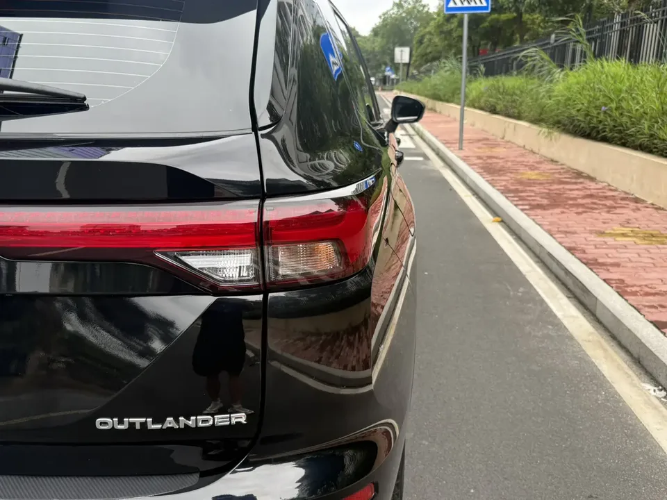 Mitsubishi Outlander Outlander 2023 1.5T CVT two-wheel drive exclusive version with 5 seats 2023 — миниатюра 4