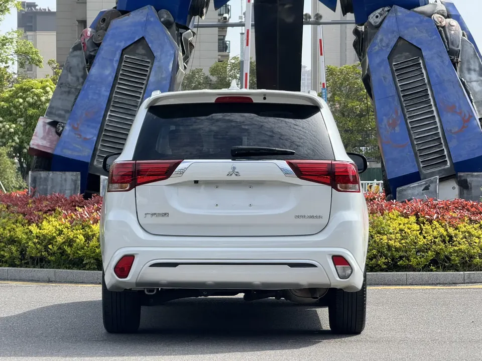 Mitsubishi Outlander 2.0L 2WD Enjoy Edition 5 Seaters 2023 — миниатюра 2