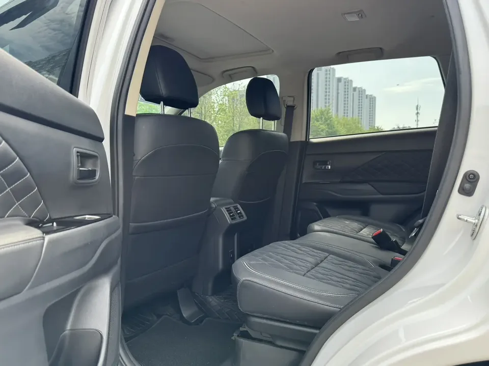 Mitsubishi Outlander 2.0L 2WD Enjoy Edition 5 Seaters 2023 — миниатюра 3
