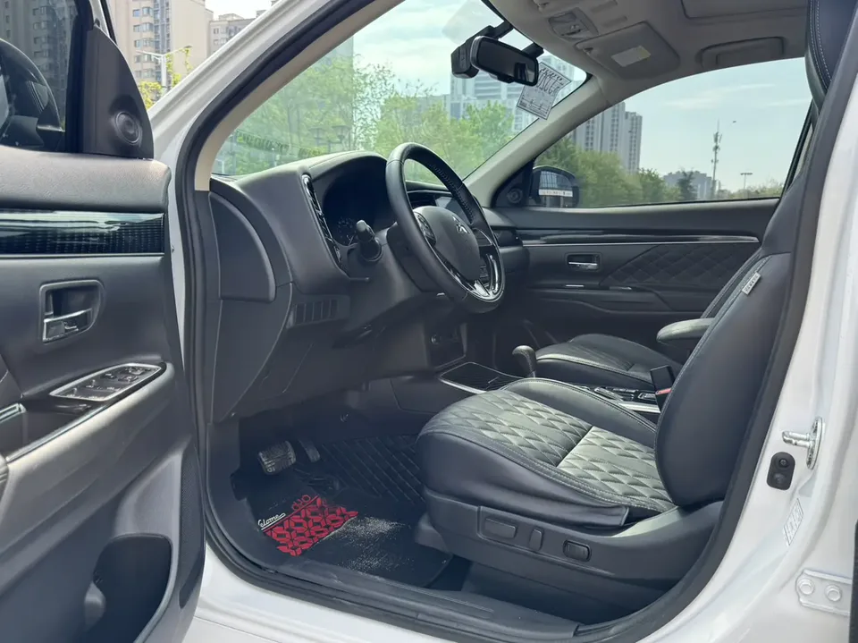 Mitsubishi Outlander 2.0L 2WD Enjoy Edition 5 Seaters 2023 — миниатюра 5