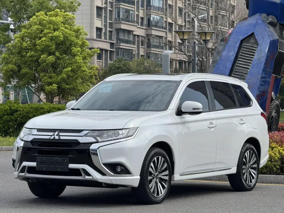 Mitsubishi Outlander 2023
