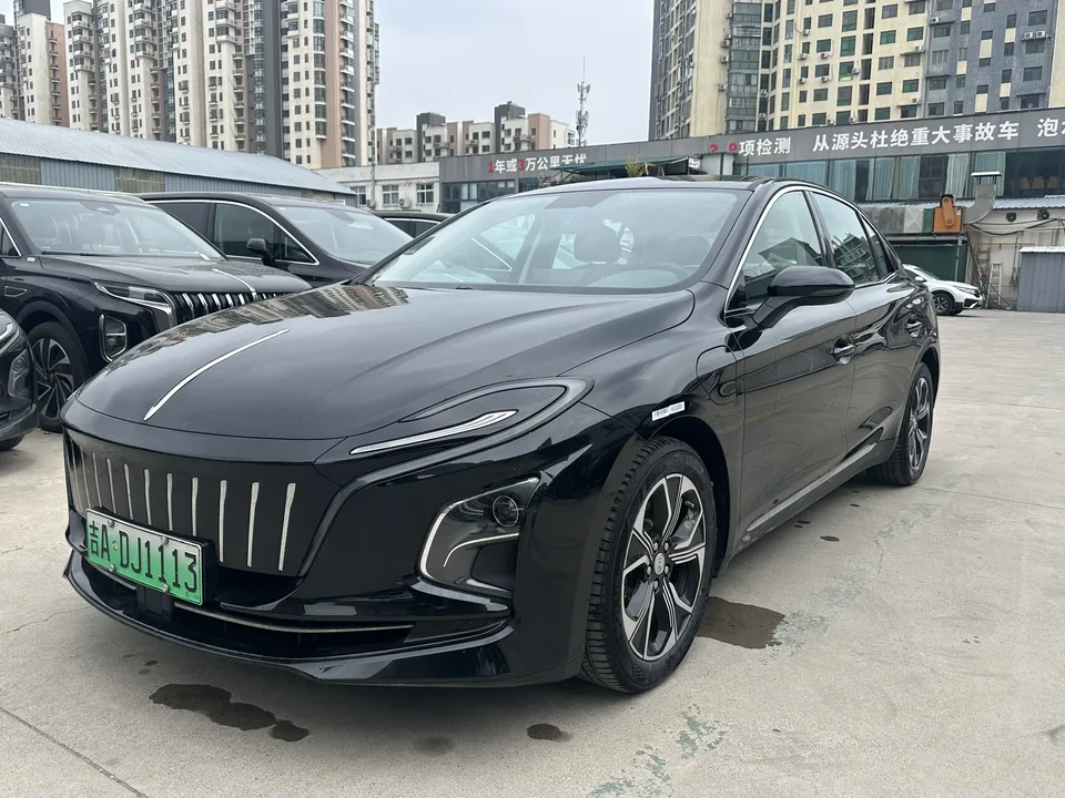 Hongqi E-QM5 2023