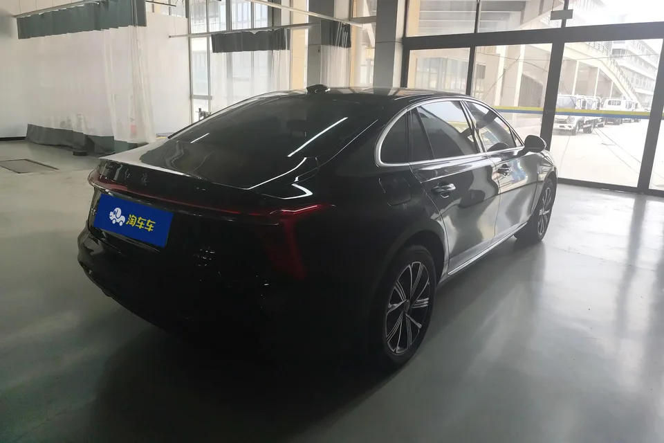 Hongqi H5 PHEV 130 Super Hybrid Edition 2026 — миниатюра 3