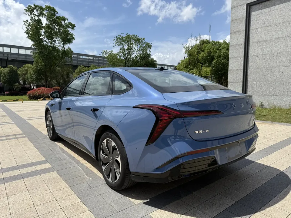 Hongqi Red Flag Tiangong 05 750 Smart Edition 2025 — миниатюра 2