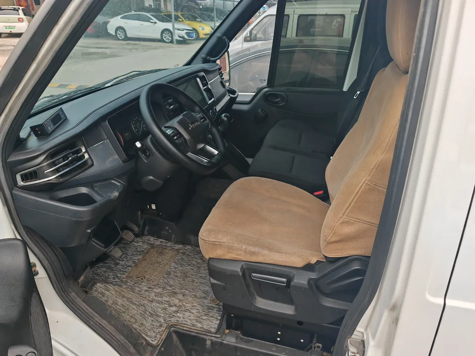 Jiangling Fushun 2.0T automatic diesel long-axle high-top commercial van transporter 2/3 seats 2024 — миниатюра 4