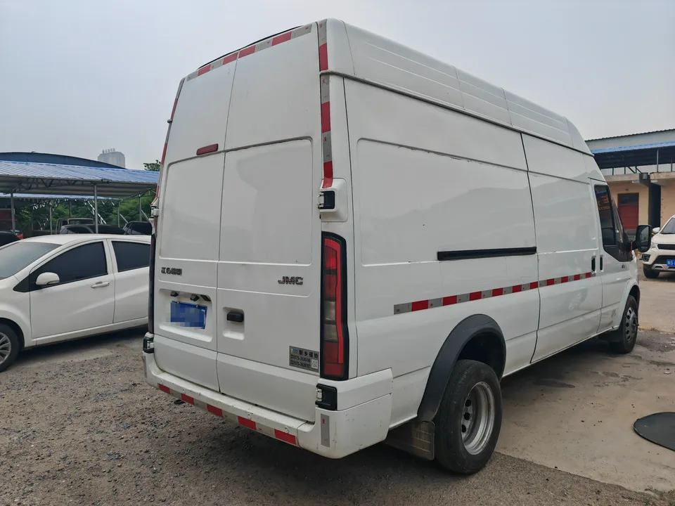 Jiangling Fushun 2.0T automatic diesel long-axle high-top commercial van transporter 2/3 seats 2024 — миниатюра 5