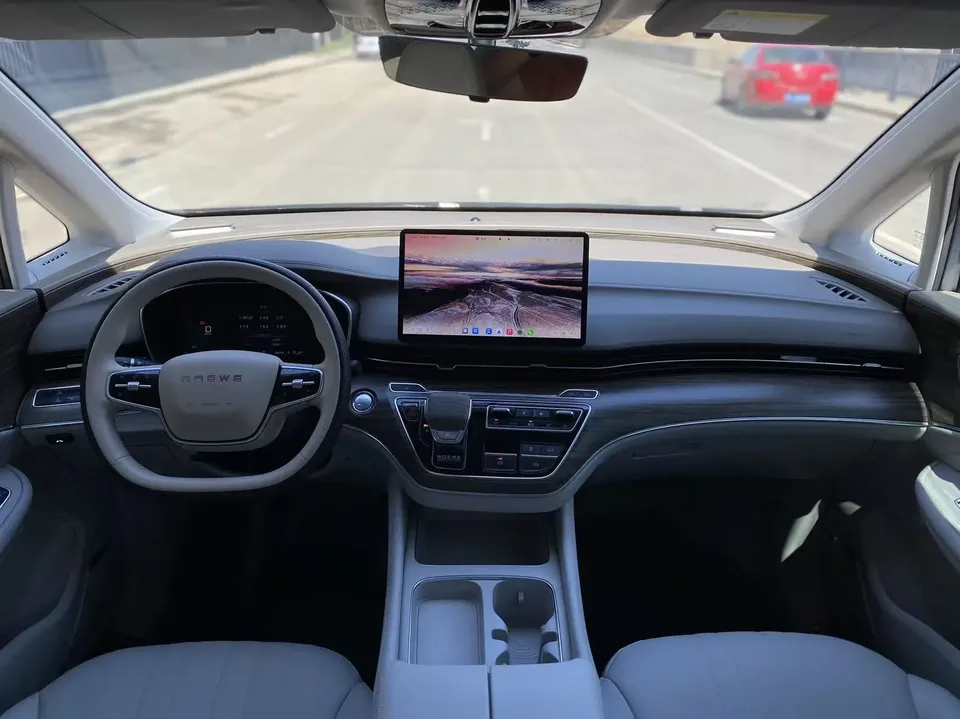 Roewe iMAX8 DMH 1.5T Land Rover Premium Edition 2024 — миниатюра 5