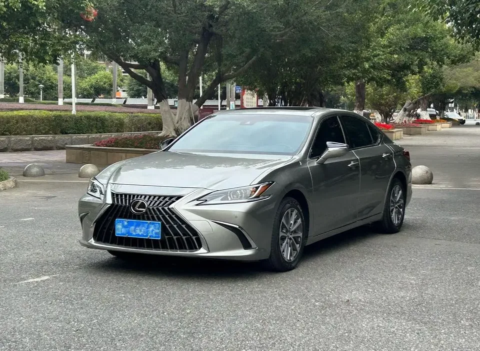 Lexus ES 2022