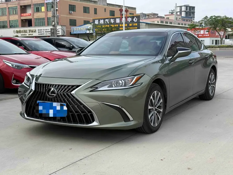 Lexus ES 2022