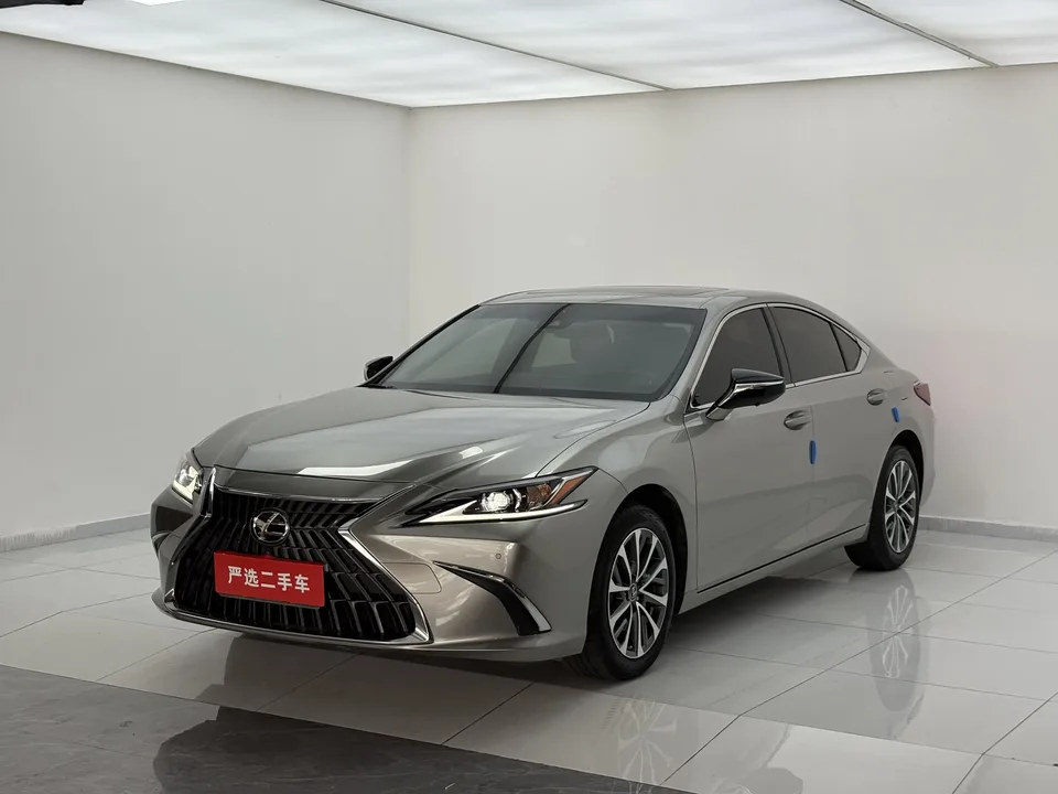 Lexus ES 2024