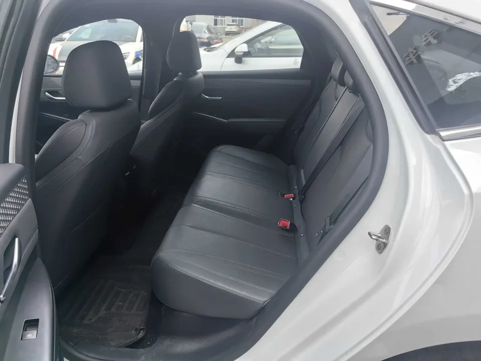 BYD Qin PLUS DM Intelligent Driving Edition DM-i 120KM Beyond Edition 2025 — миниатюра 3