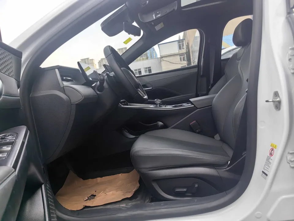 BYD Qin PLUS DM Intelligent Driving Edition DM-i 120KM Beyond Edition 2025 — миниатюра 5