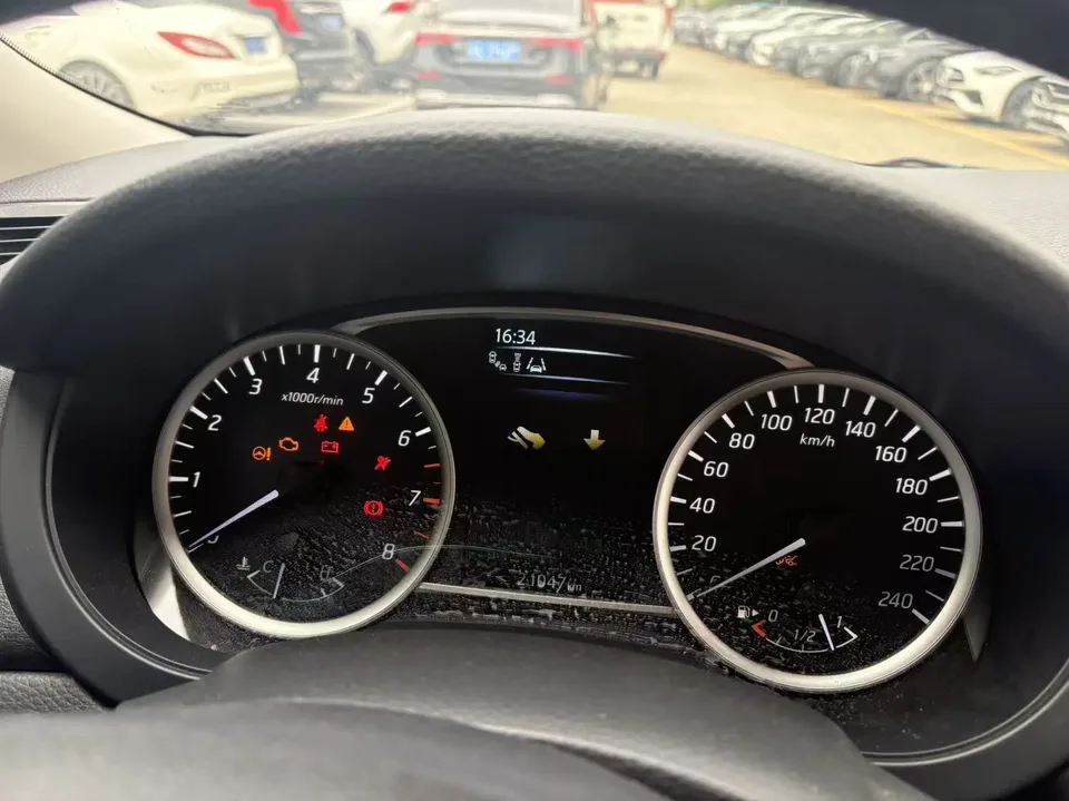 Nissan Tiida Tiida 2023 Tiida 2023 1.6L CVT Smart Travel Edition 2023 — thumbnail 4